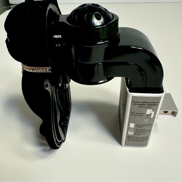 NWT. Bath & Body Works. Fancy black Cat Nightlight
Wallflowers Fragrance Plug. - Picture 10 of 13